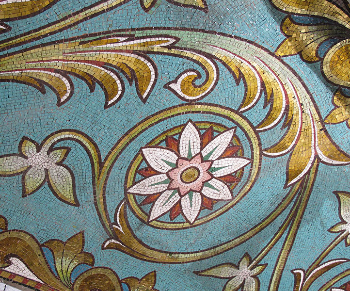 détail d'un décor néo-classique de la basilique de Fourvière restaurée par les membres de l'atelier emaaa