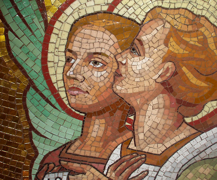 détail des visages des anges, chapelle de la Nativité de Lourdes restaurée