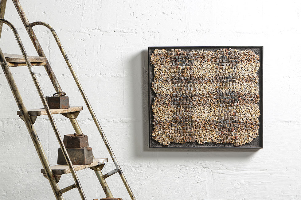 Mosaïque contemporaine en matériaux naturels