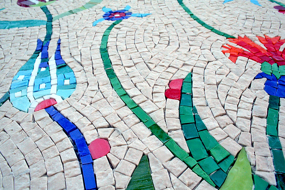 motifs en émaux de Venise sur fond en marbre pré-taillés calibrés