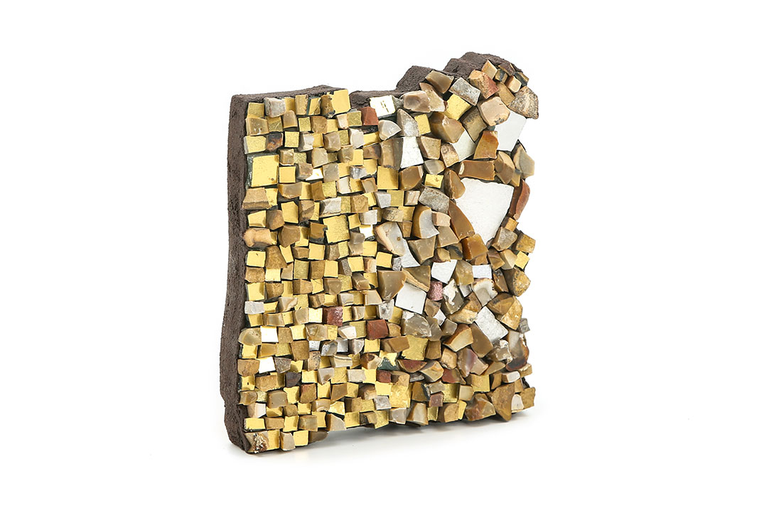 OrSilex, création d'une mosaïque avec des tesselles d'or et du silex