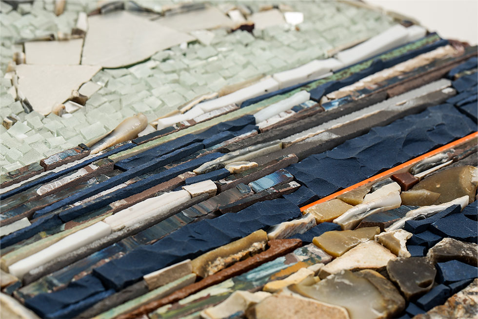 pierre bleue, micro-paysage en mosaïque, atelier emaaa, vue rasante d'un détail