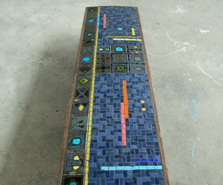 table basse restaurée par l'atelier de mosaïque EMAAA