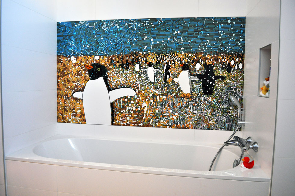 salle de bain au motif de pingouins d'après une illustration de Brian Wildsmith