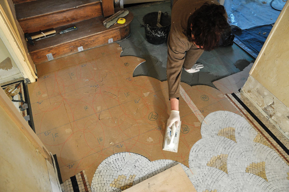mosaique en cours de pose sur place